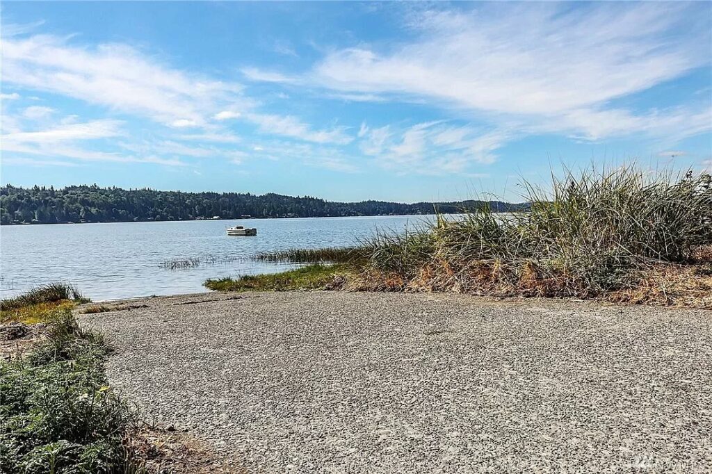 38-web-or-mls-Belfair Community Beach